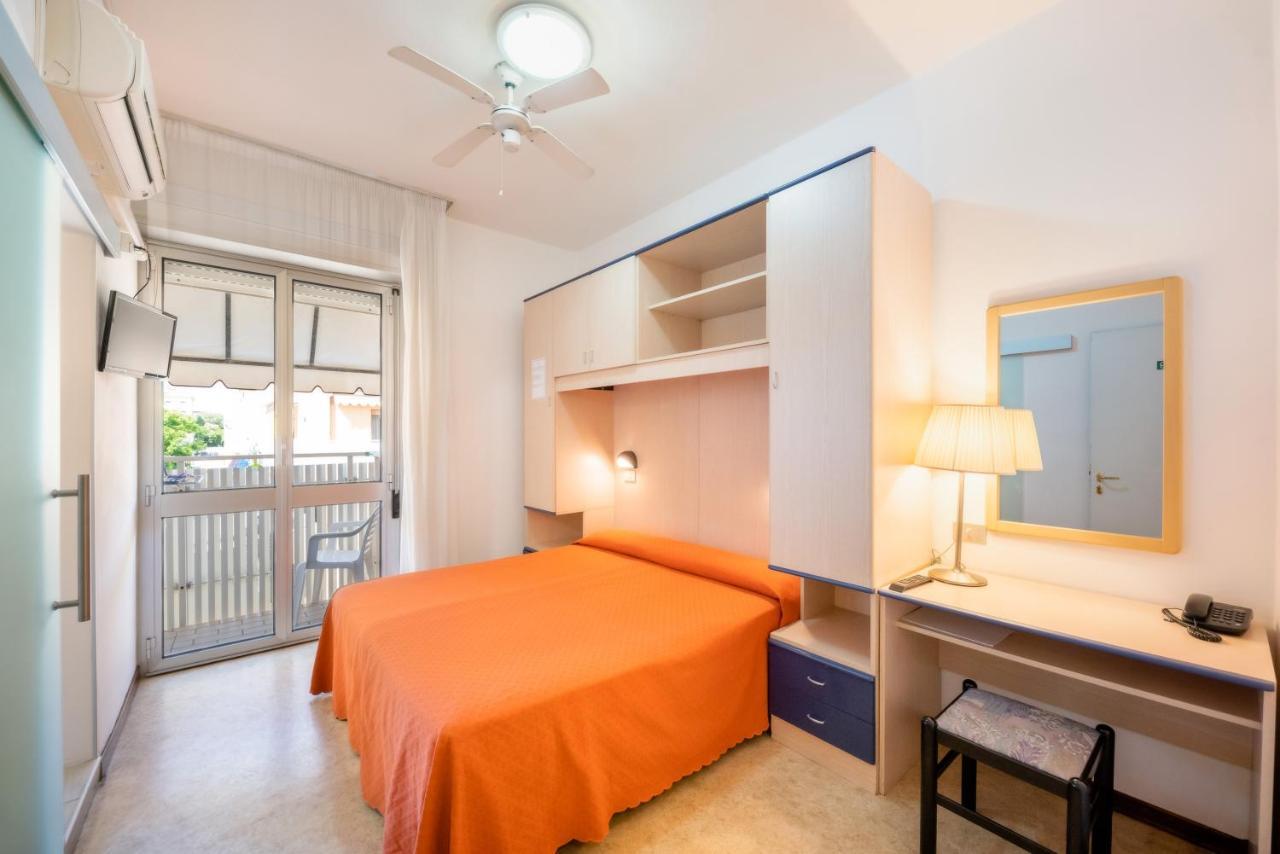 Hotel Firenze Caorle Exterior foto